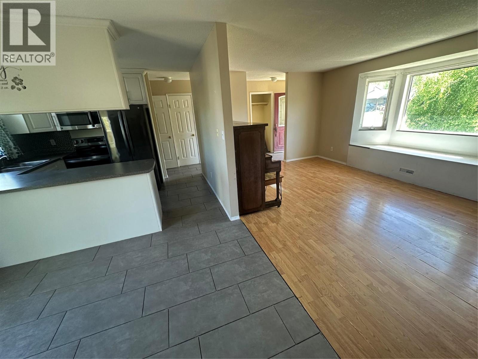 4108 52A Place NE - 5