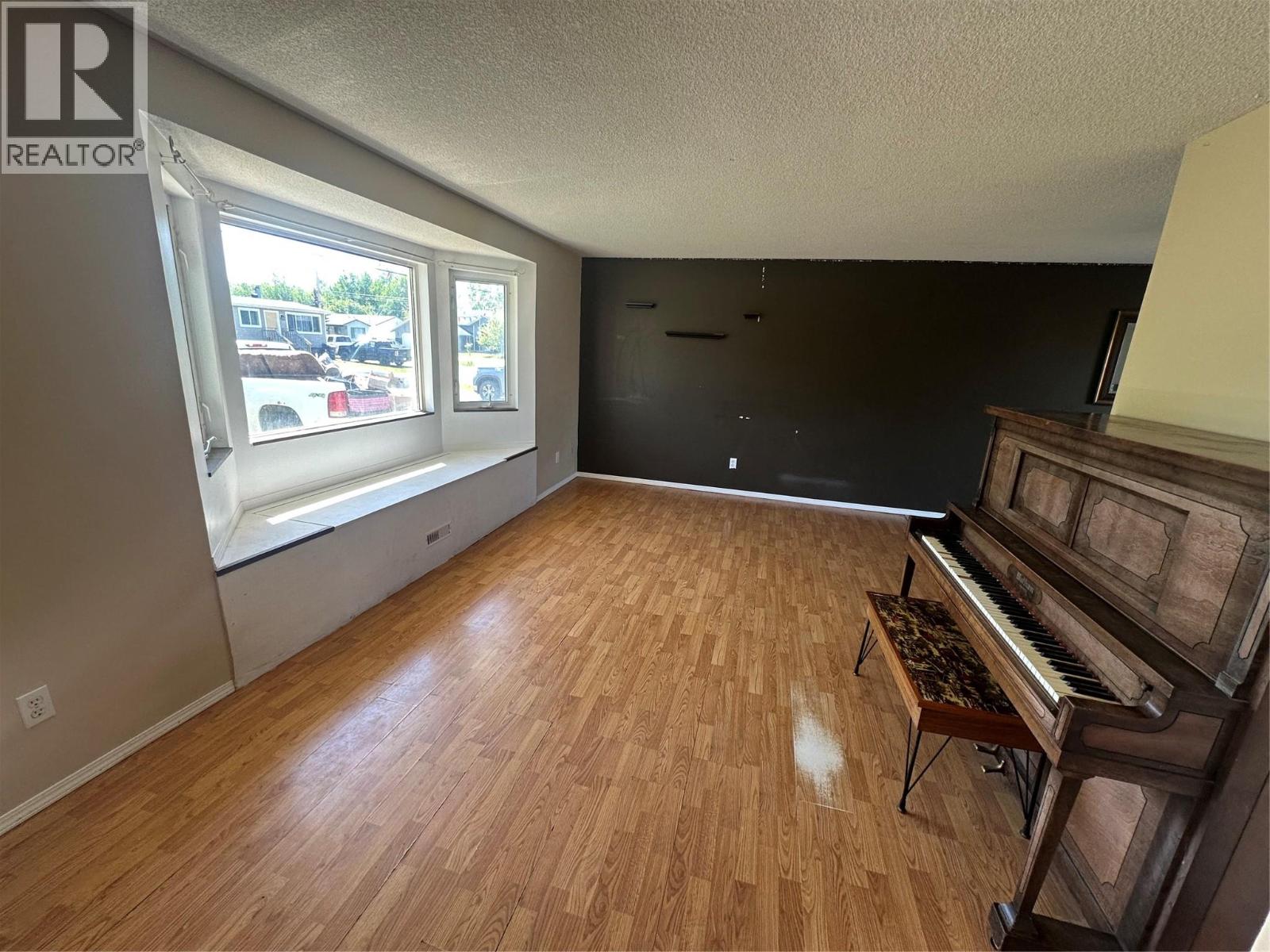 4108 52A Place NE - 6