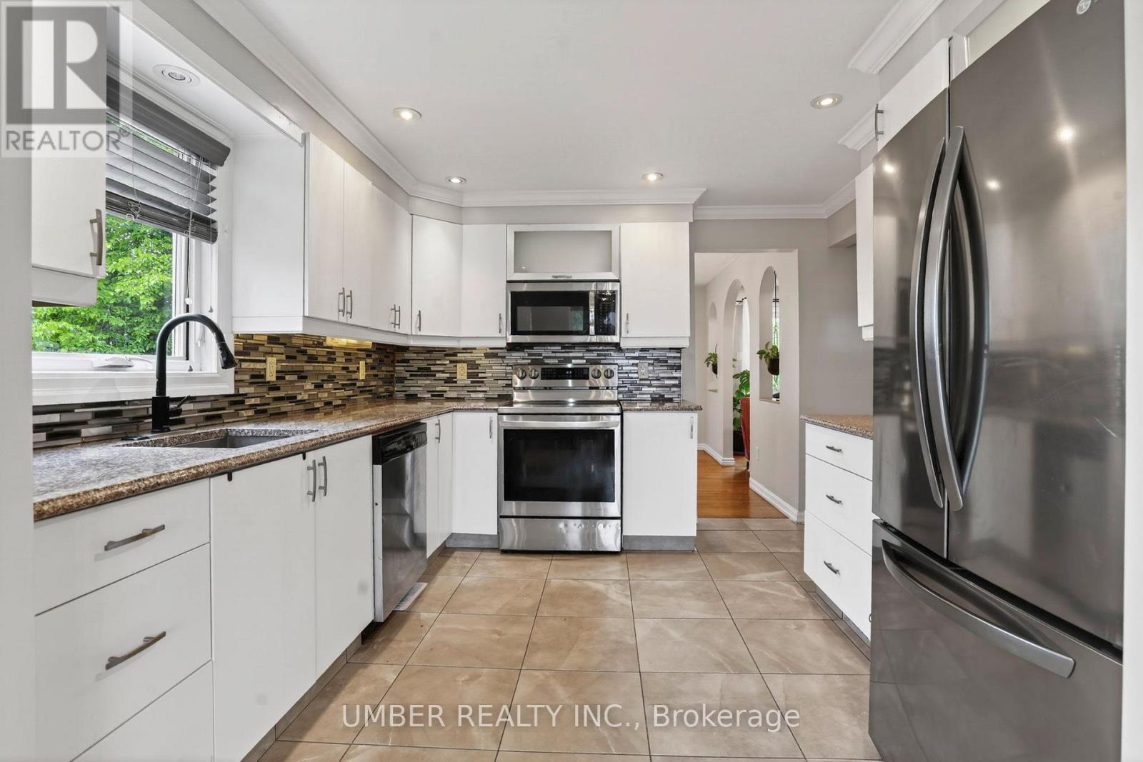 258 ANGLEHART AVENUE - 12
