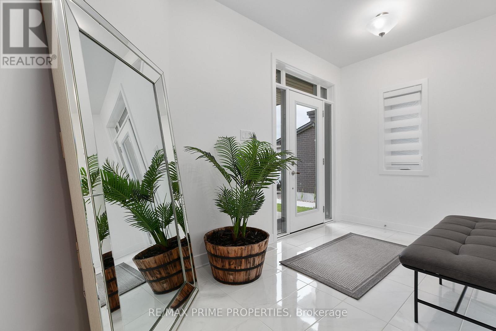 194 BRISTOL CRESCENT - 2