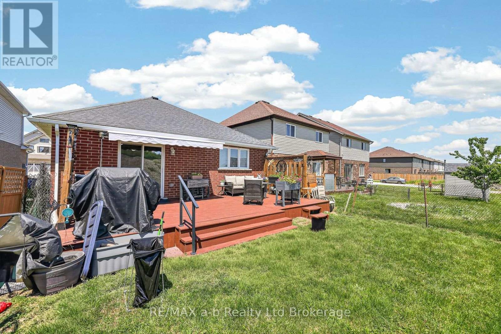 1380 CAEN AVENUE - 11