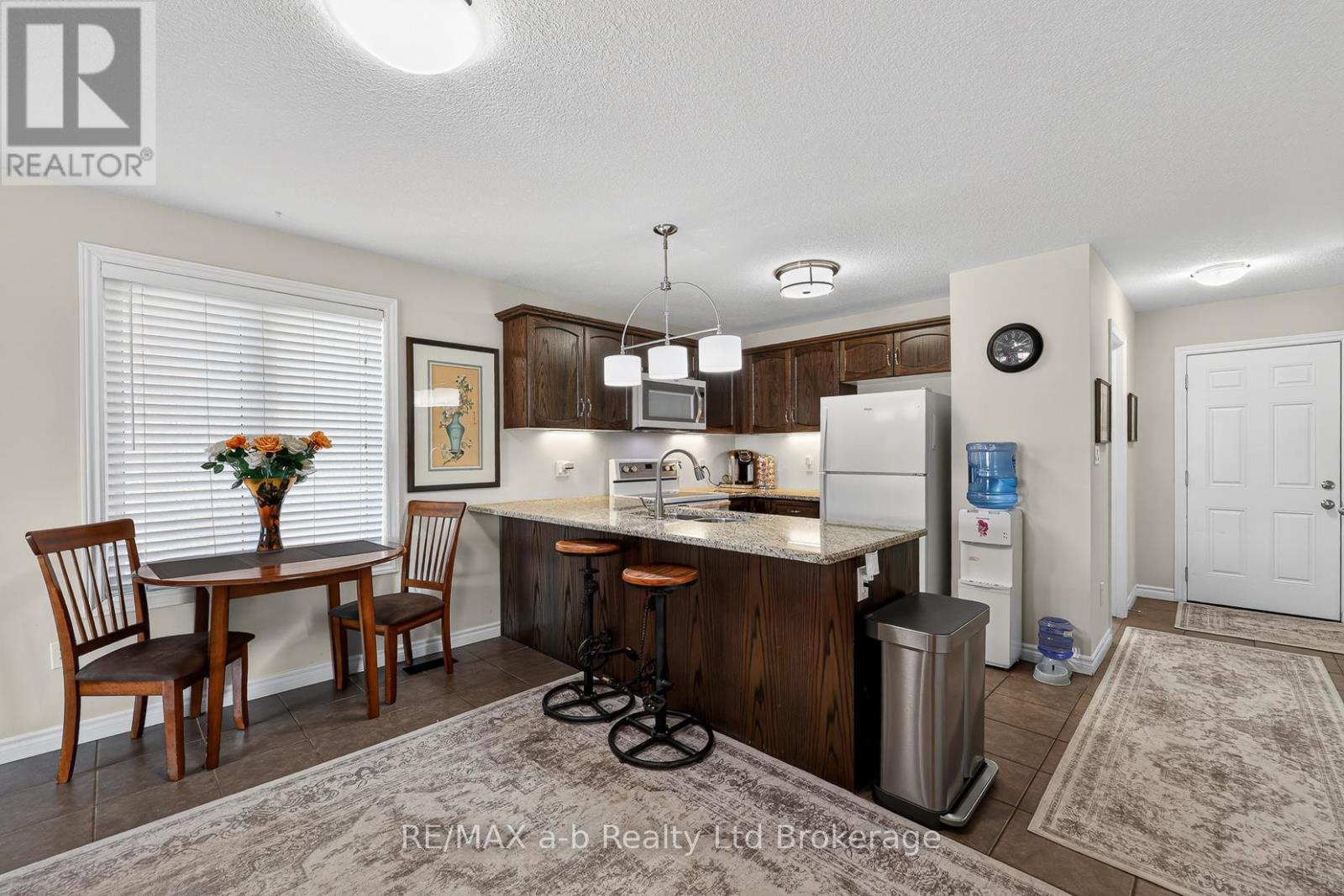 1380 CAEN AVENUE - 18