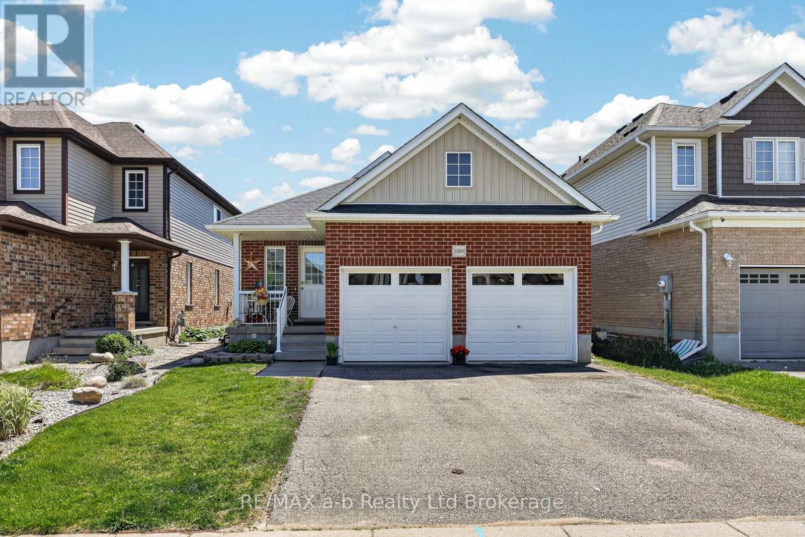 1380 CAEN AVENUE - 3