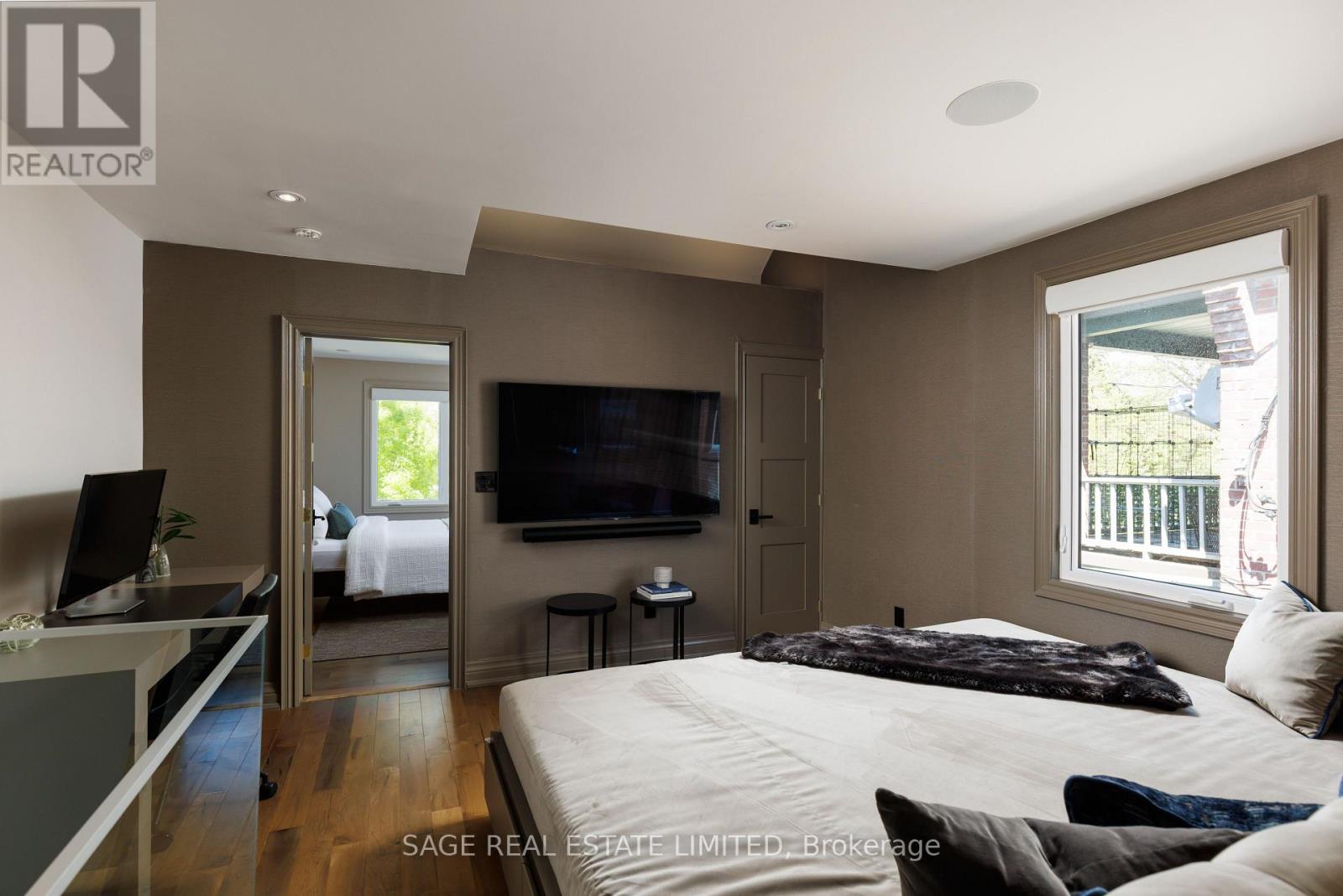 979 BROADVIEW AVENUE - 41