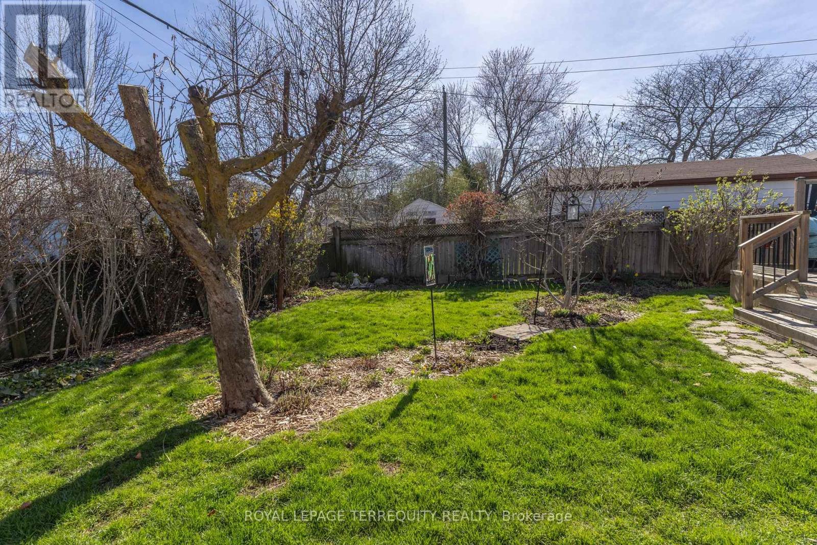 32 ADMIRAL ROAD - 35