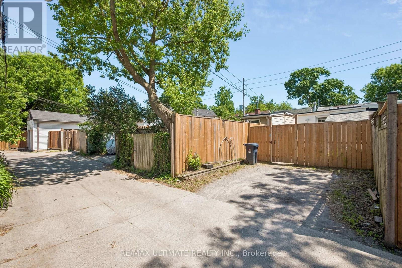 132 HANSON STREET - 34