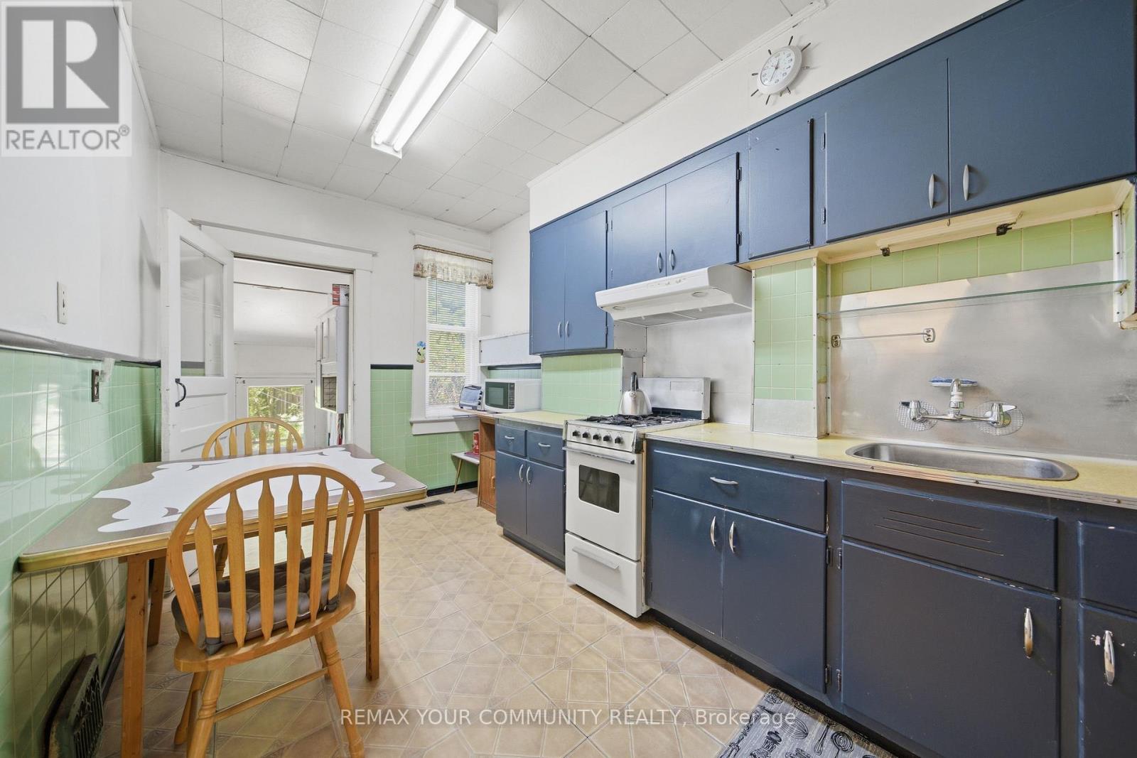 22 COADY AVENUE - 21
