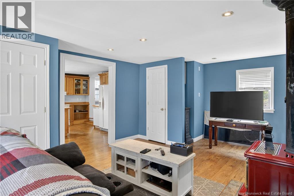 2181 Loch Lomond Road - 25