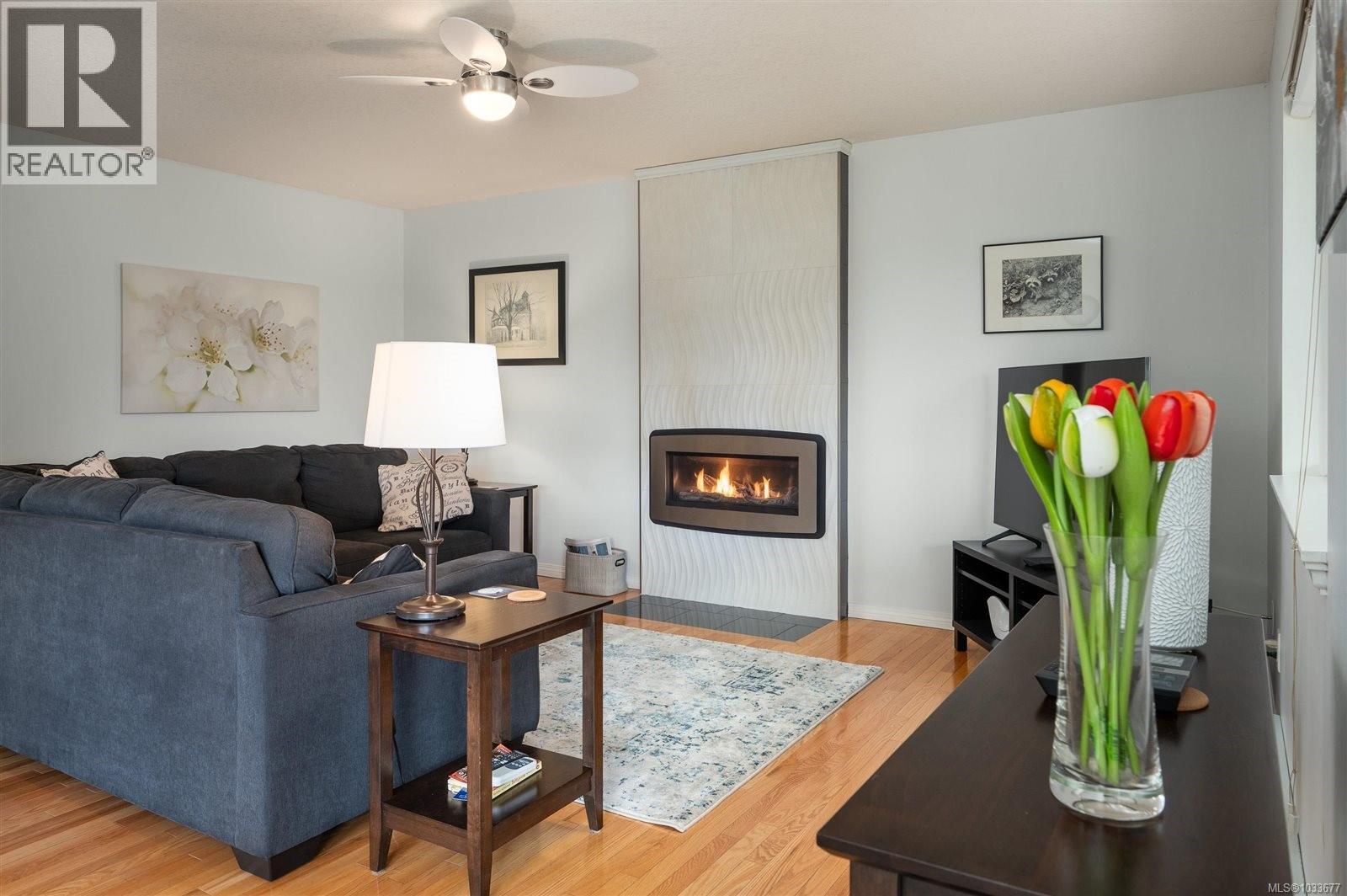 736 Barclay Cres