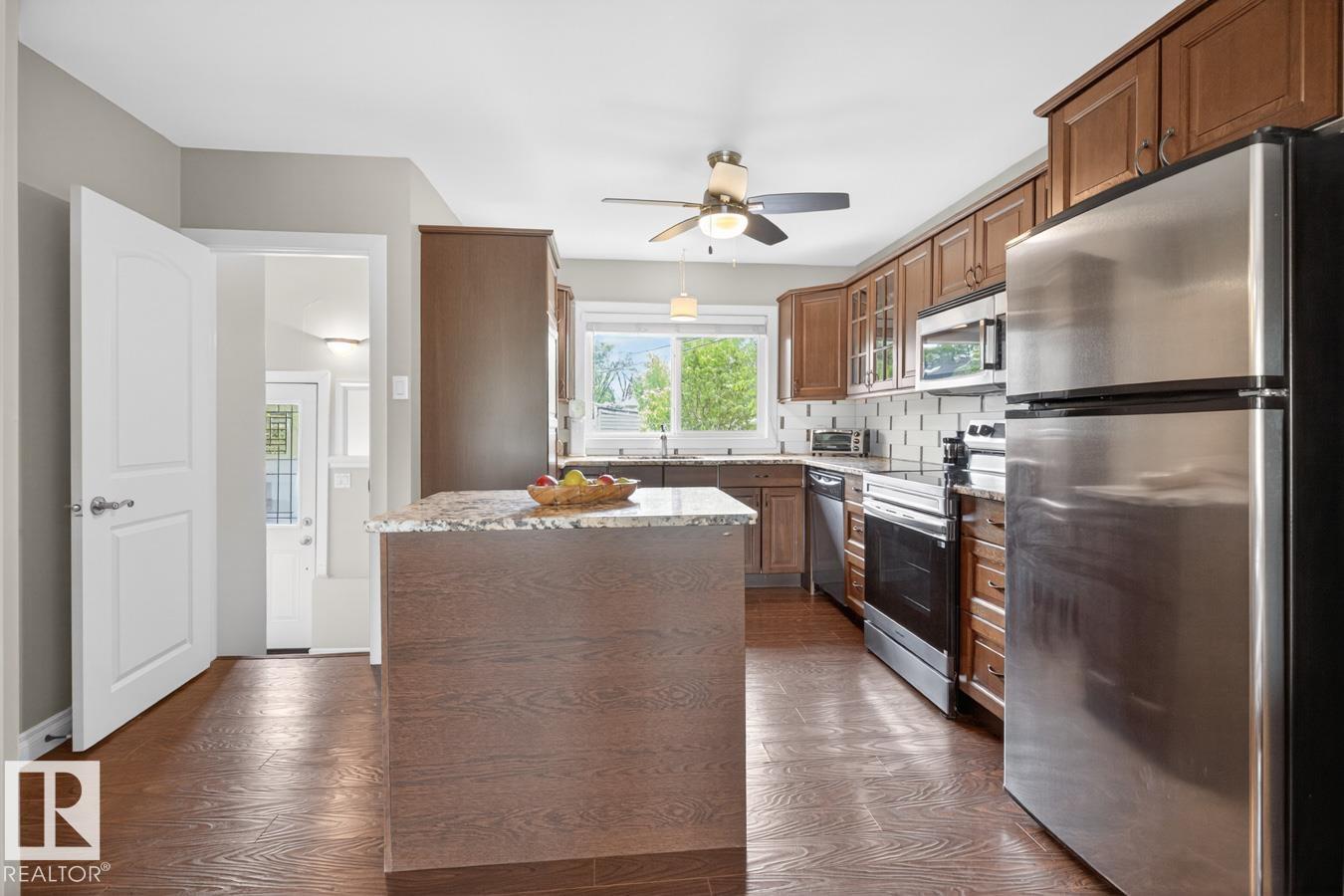9815 68 AV NW - 10