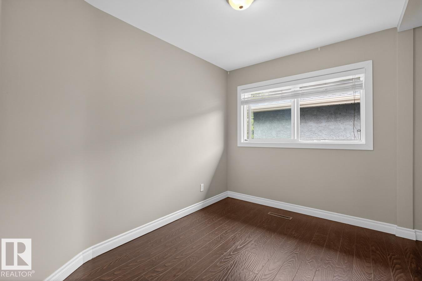 9815 68 AV NW - 20