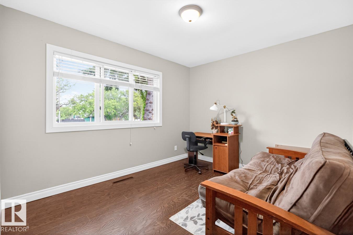 9815 68 AV NW - 22