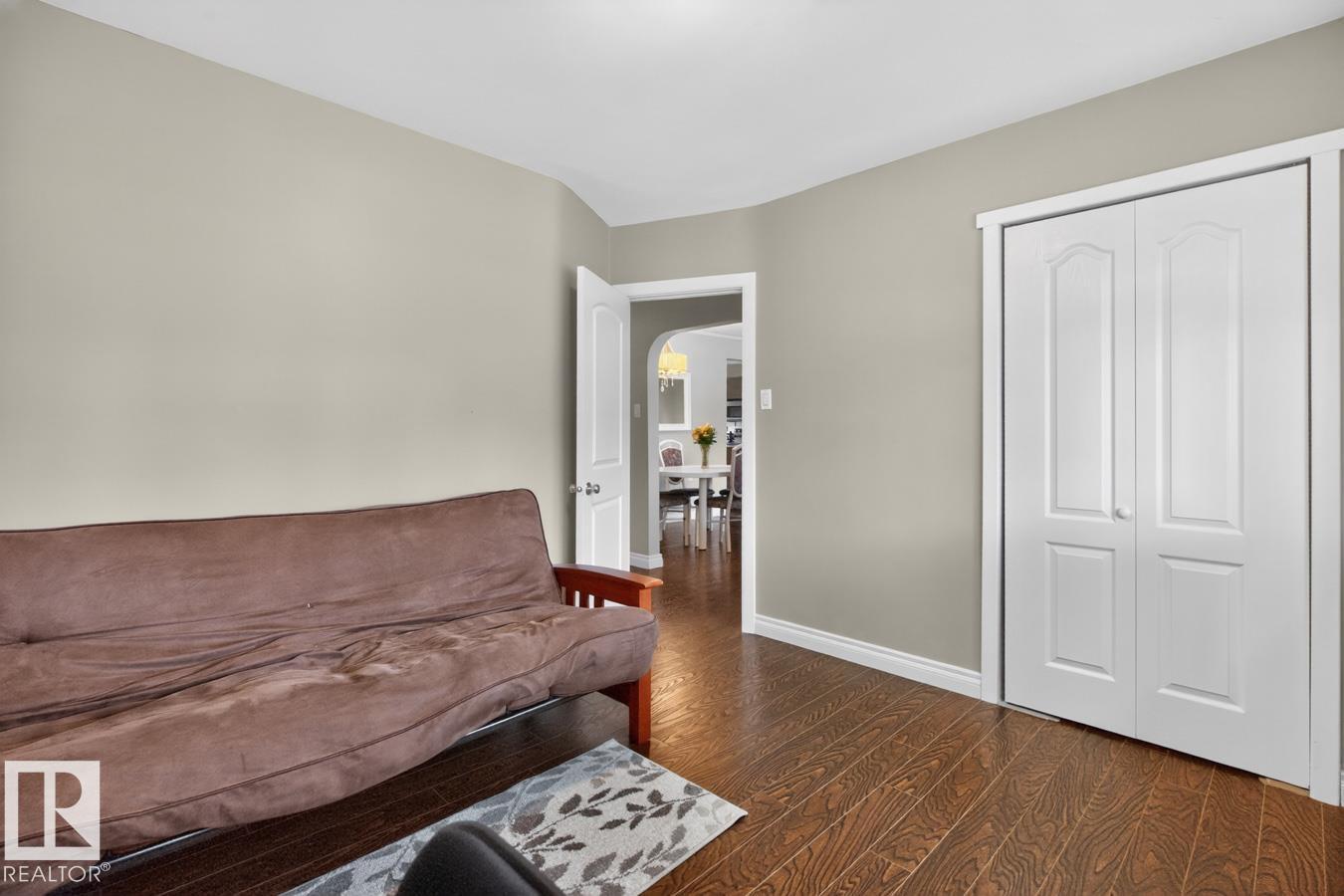 9815 68 AV NW - 23