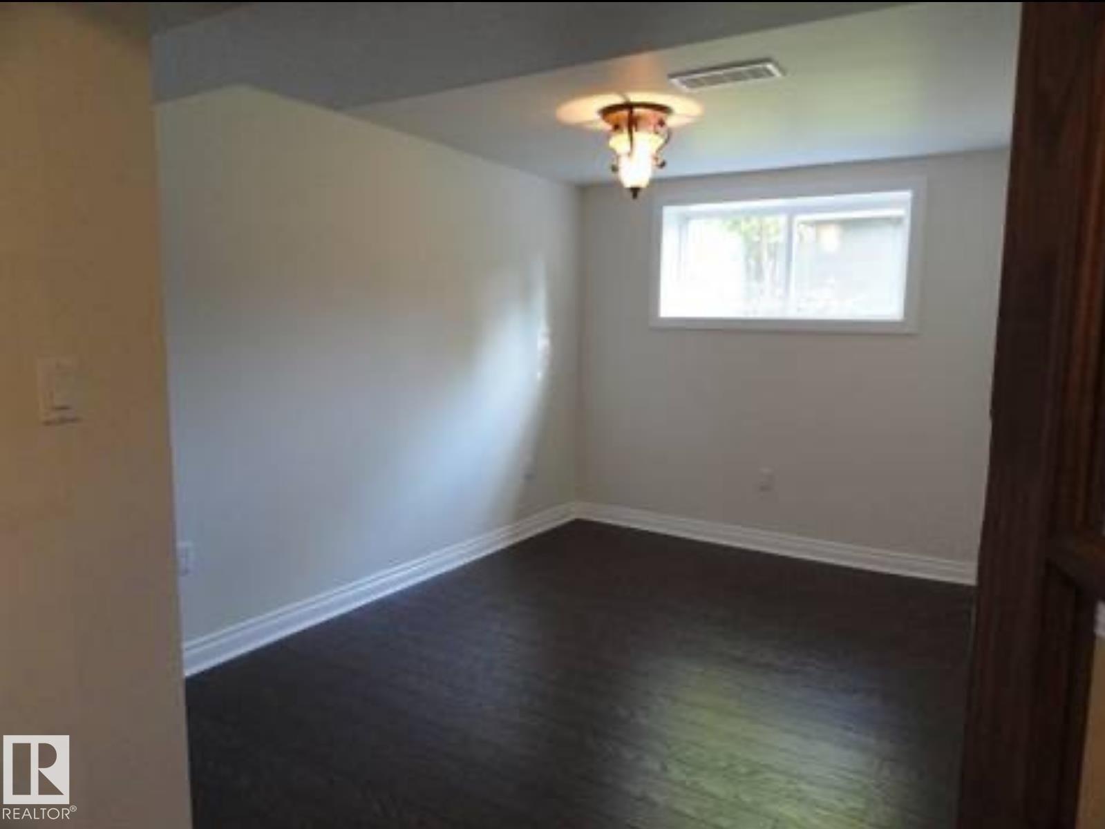 9815 68 AV NW - 28