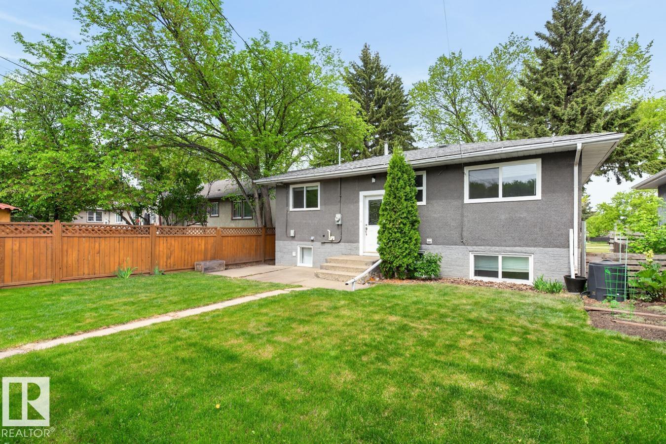 9815 68 AV NW - 30