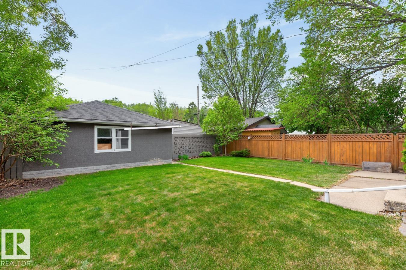 9815 68 AV NW - 31
