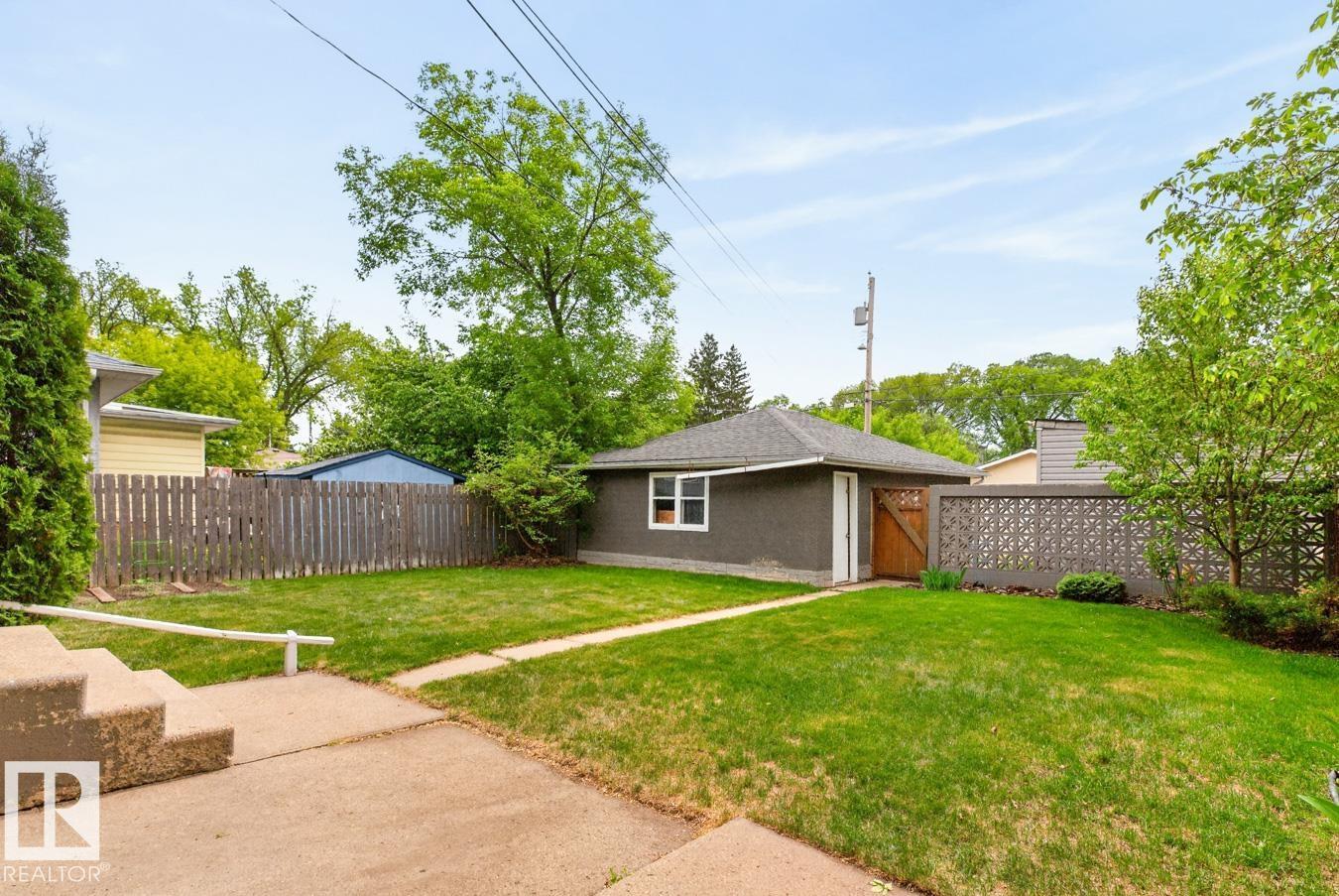 9815 68 AV NW - 32