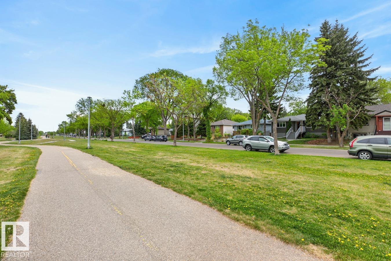 9815 68 AV NW - 36
