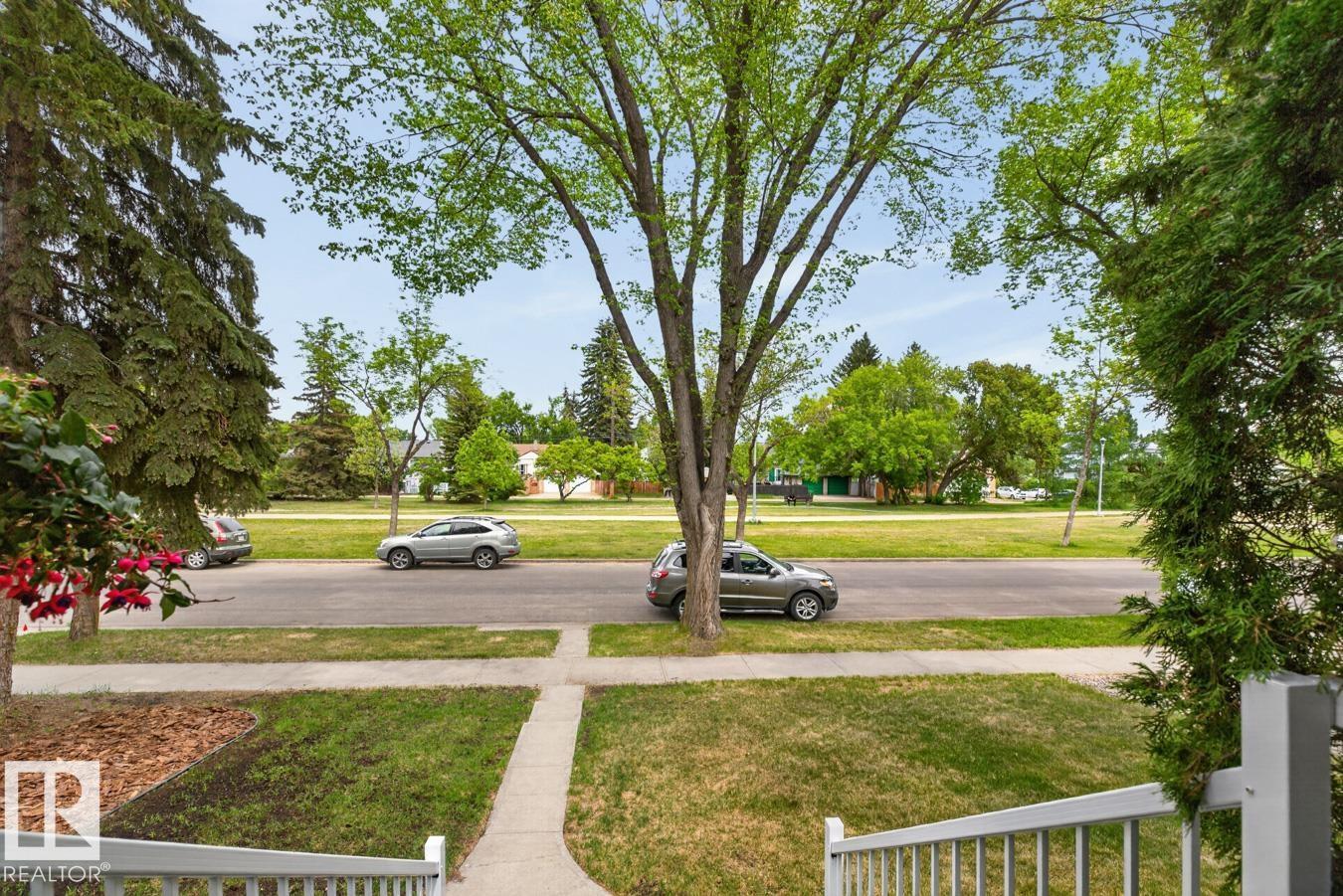 9815 68 AV NW - 4