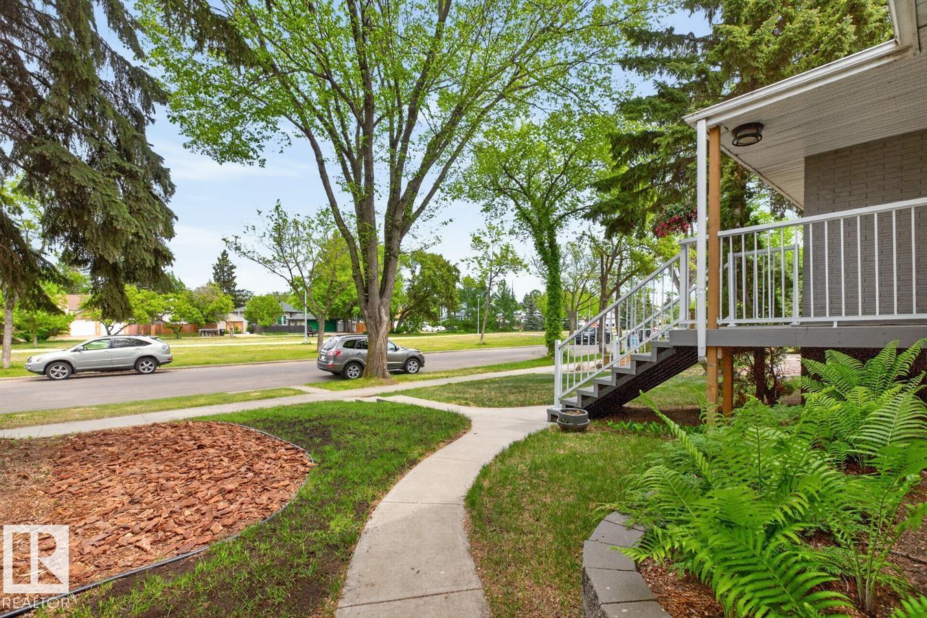 9815 68 AV NW - 5