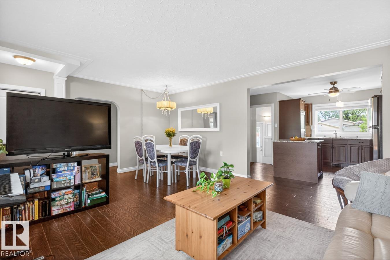 9815 68 AV NW - 9