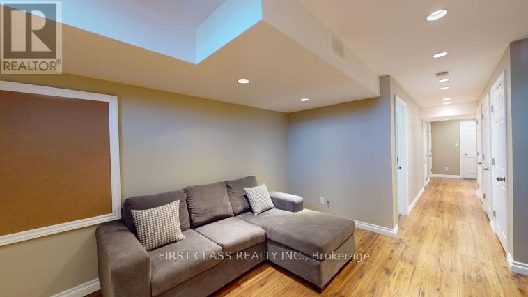570 HOOVER PARK DRIVE - 33