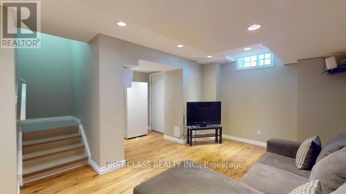 570 HOOVER PARK DRIVE - 34