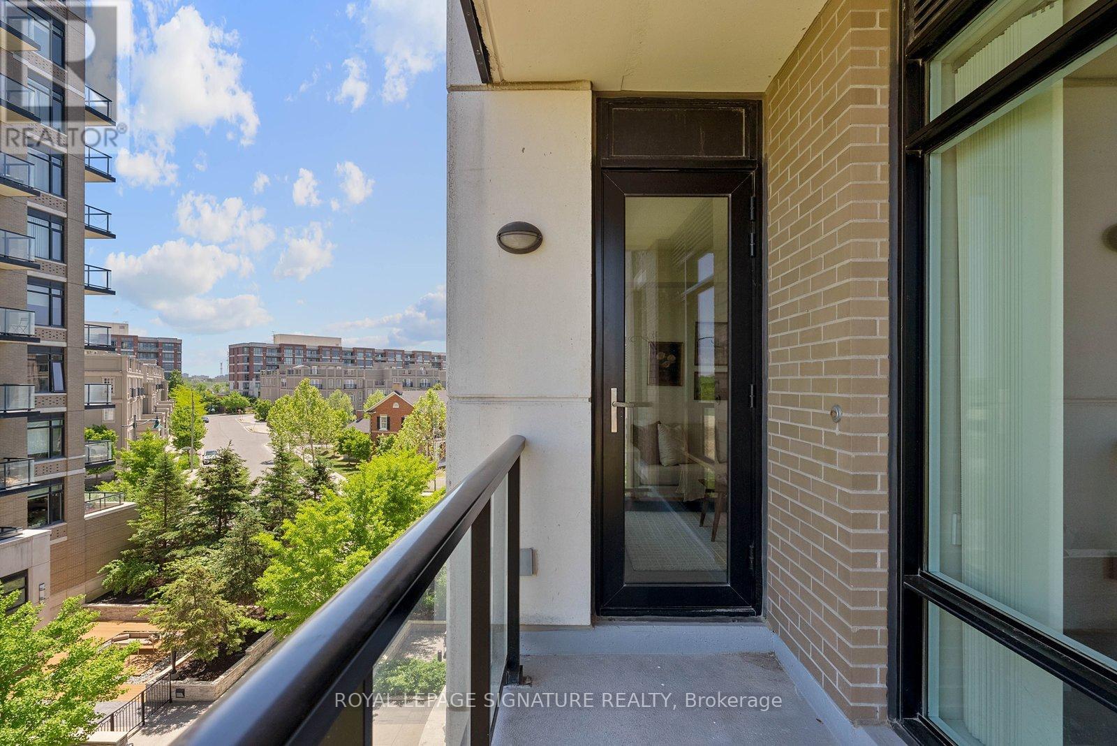 #412 131 UPPER DUKE CRESCENT - 28