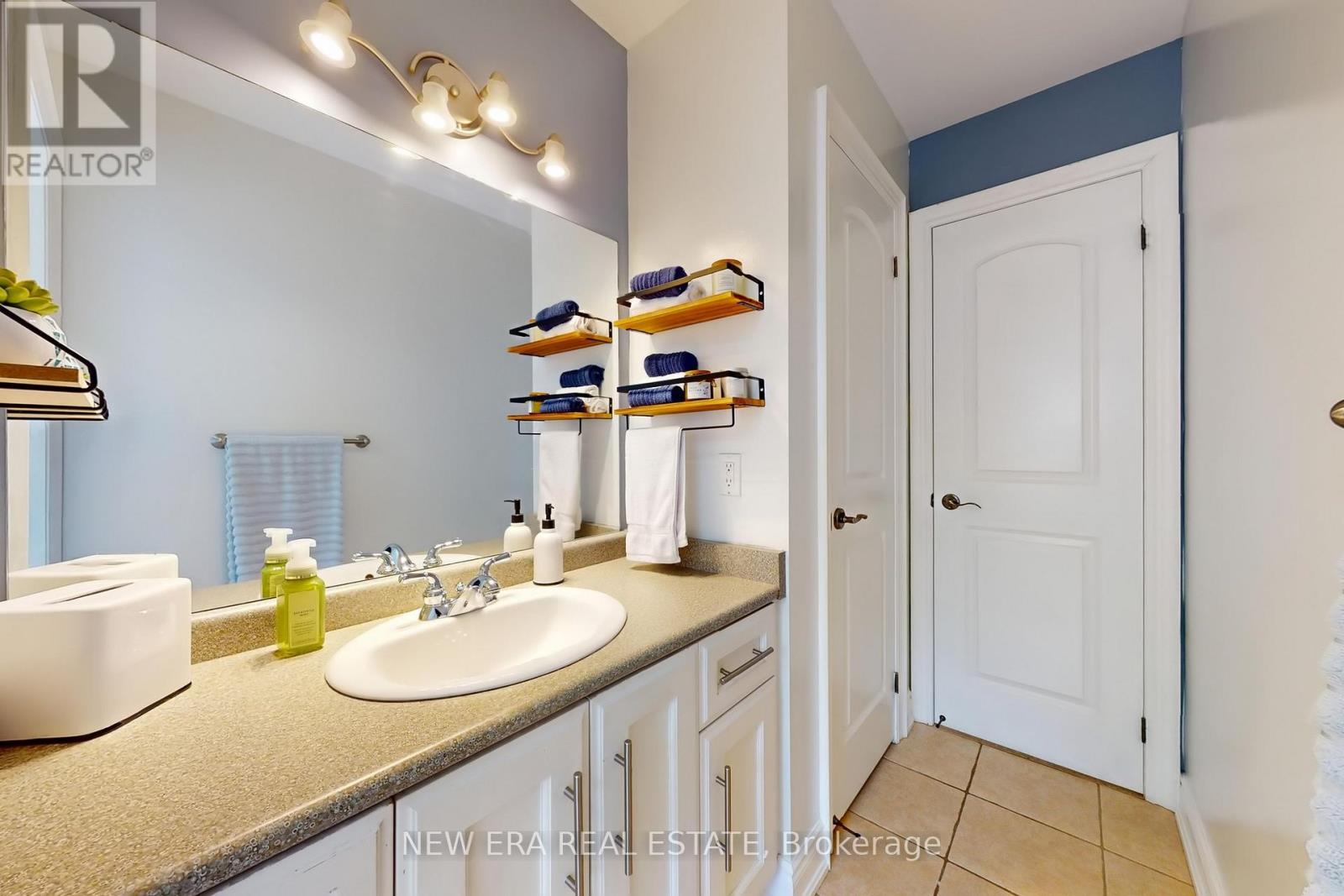 1031 LAKE DRIVE N - 29