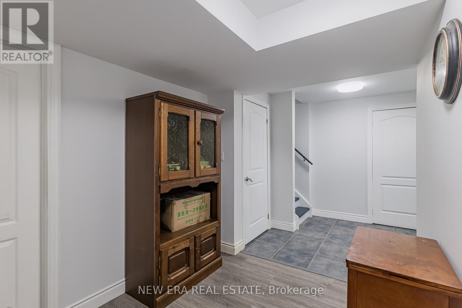 1031 LAKE DRIVE N - 32
