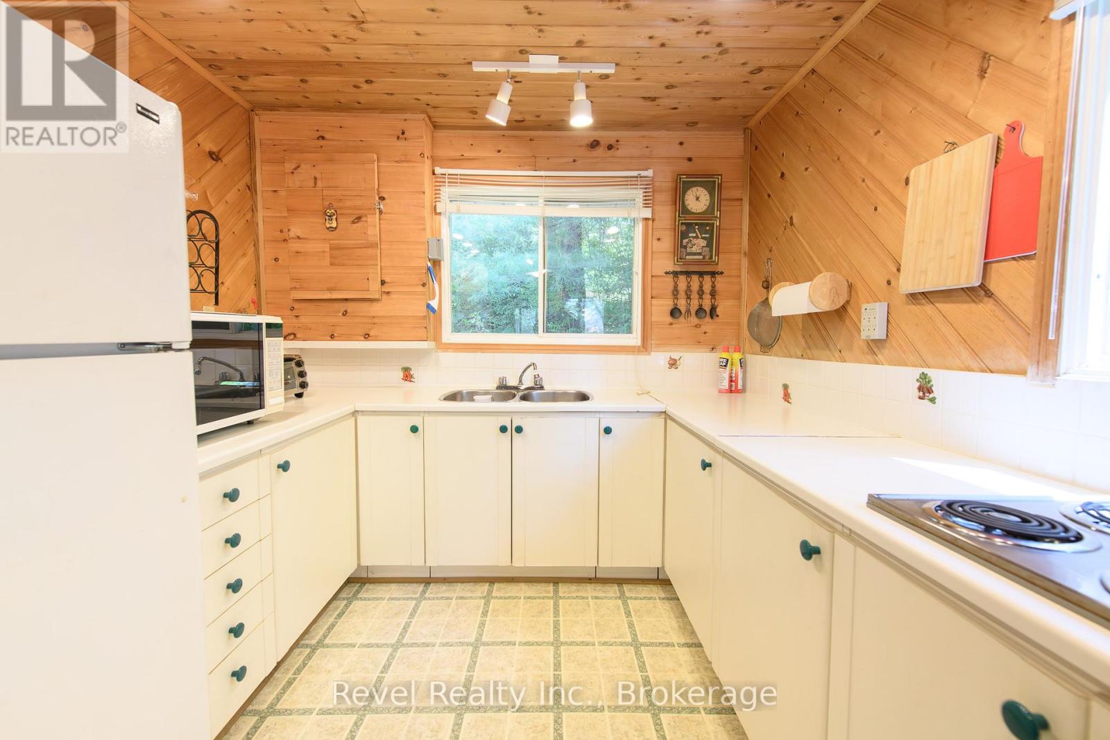 37 WILLOW LANE - 14