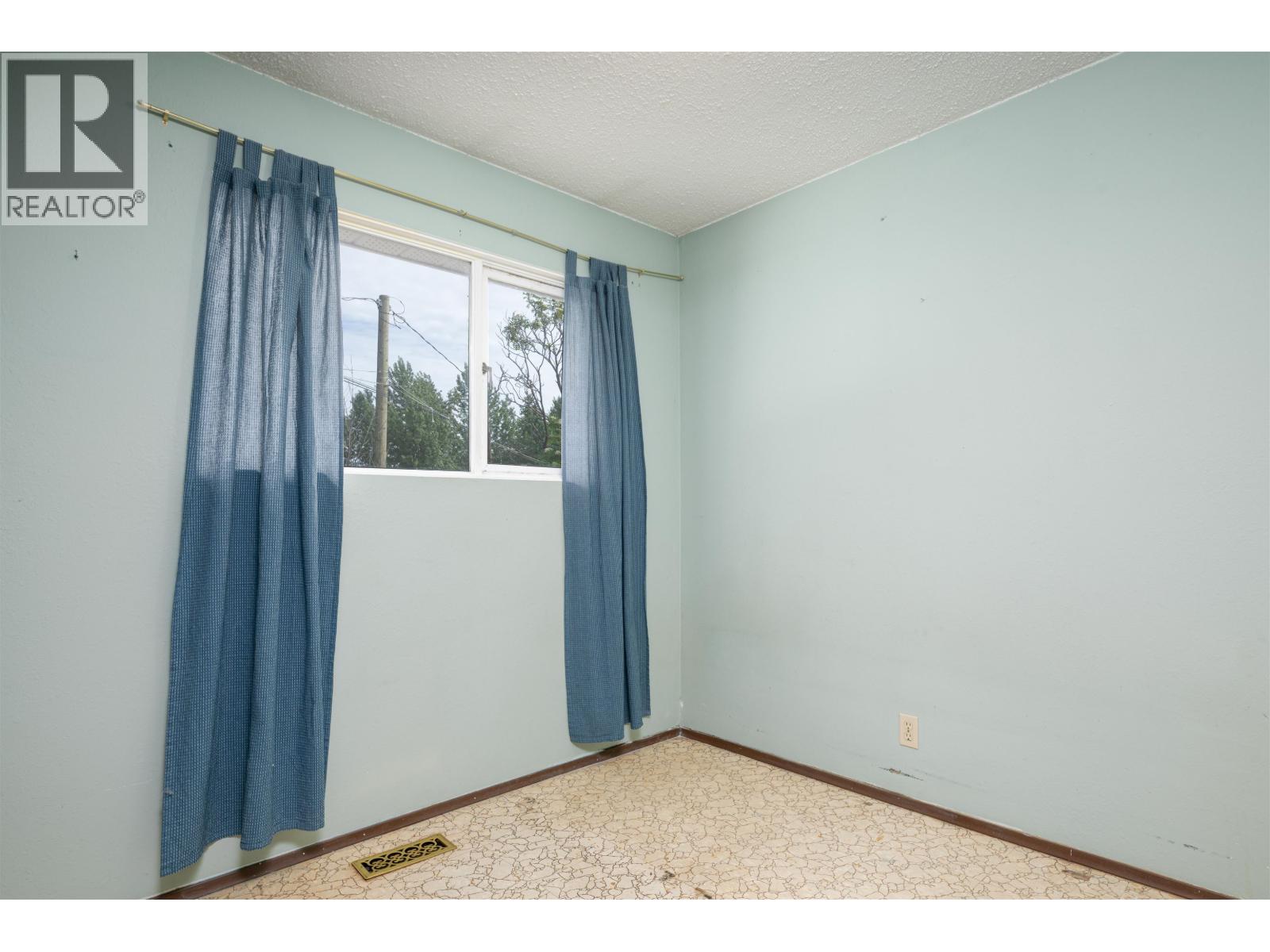 1362 PEARSON AVENUE - 26