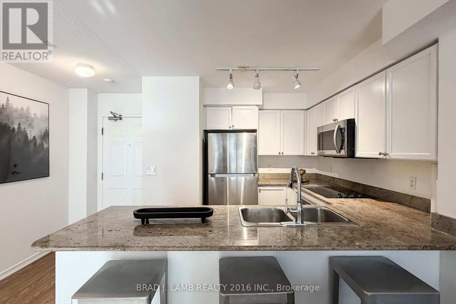 #302 245 DAVISVILLE AVENUE - 9