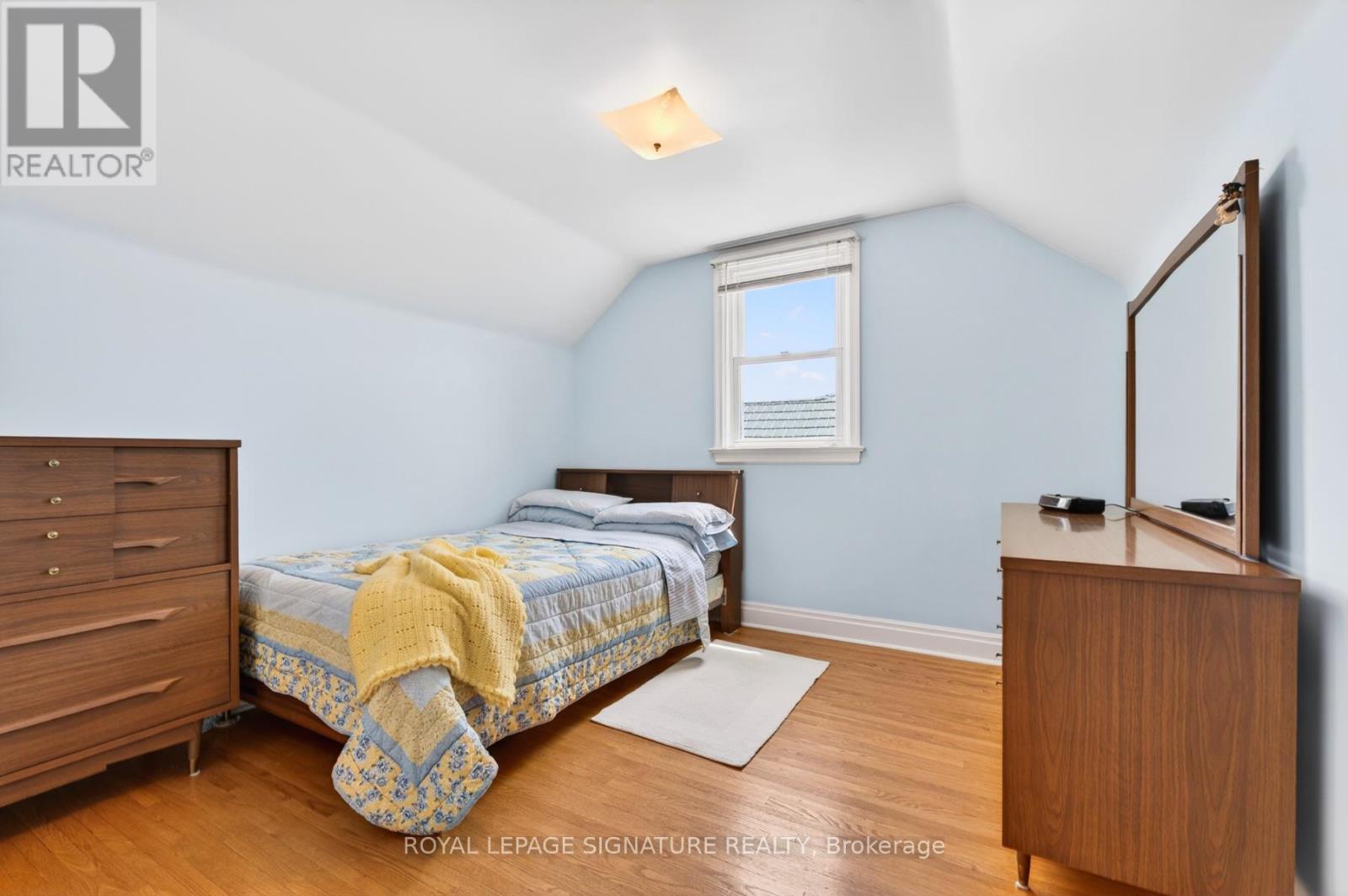 820 SIMCOE STREET N