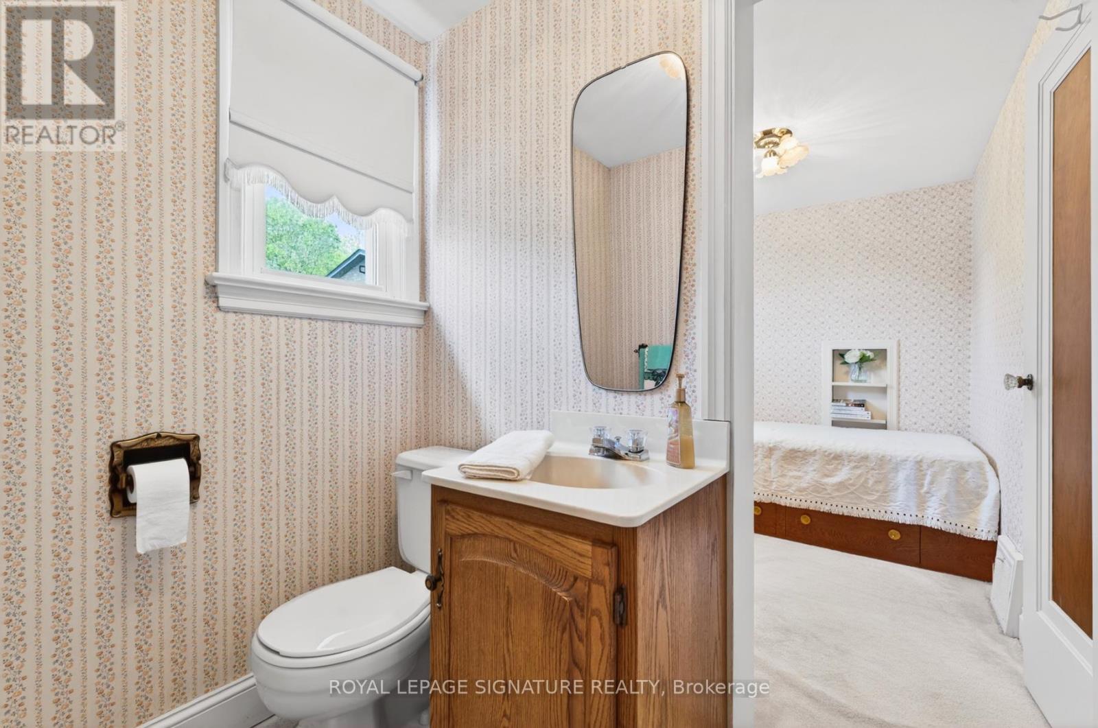 820 SIMCOE STREET N - 21