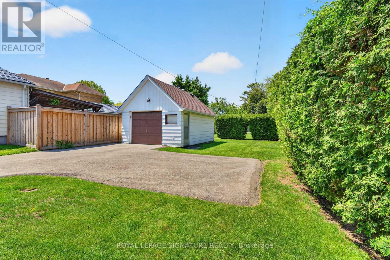 820 SIMCOE STREET N - 36