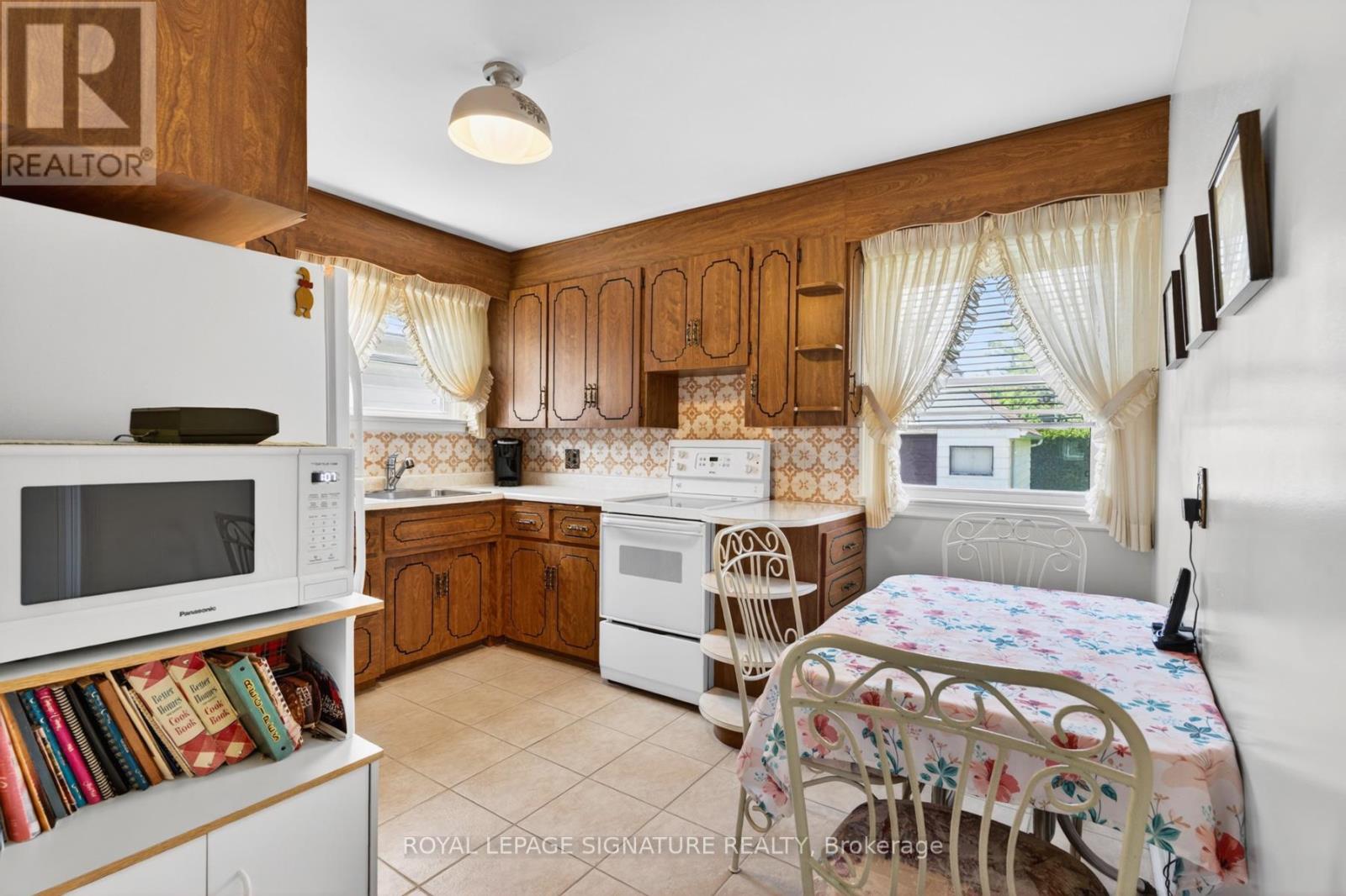 820 SIMCOE STREET N - 7