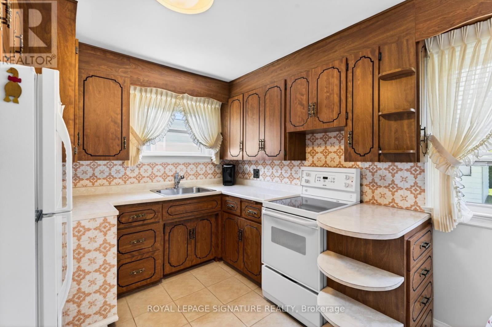 820 SIMCOE STREET N - 8
