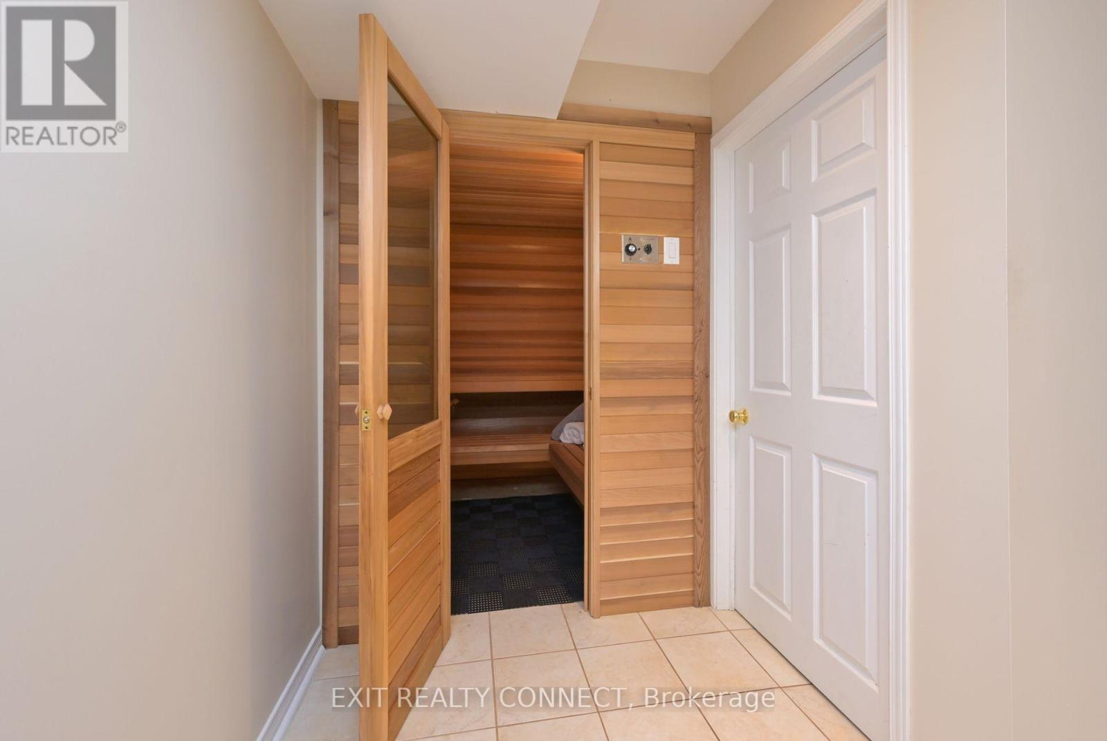 835 CHAMBERS PLACE - 31