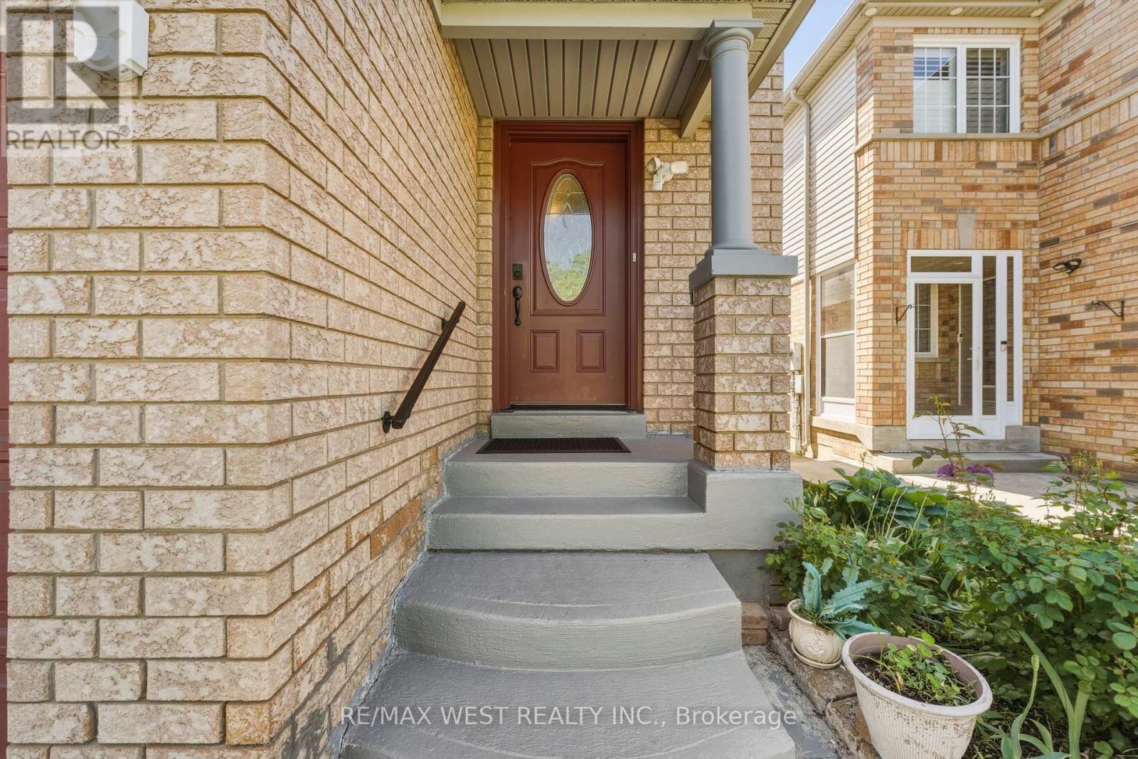 18 NEEDLEWOOD LANE - 2