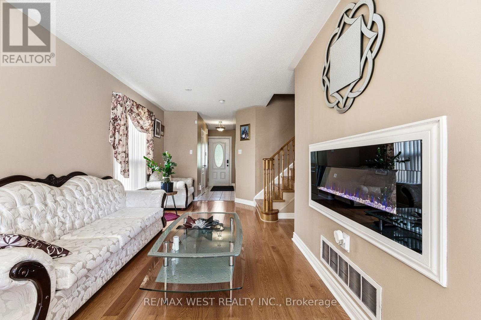 18 NEEDLEWOOD LANE - 6