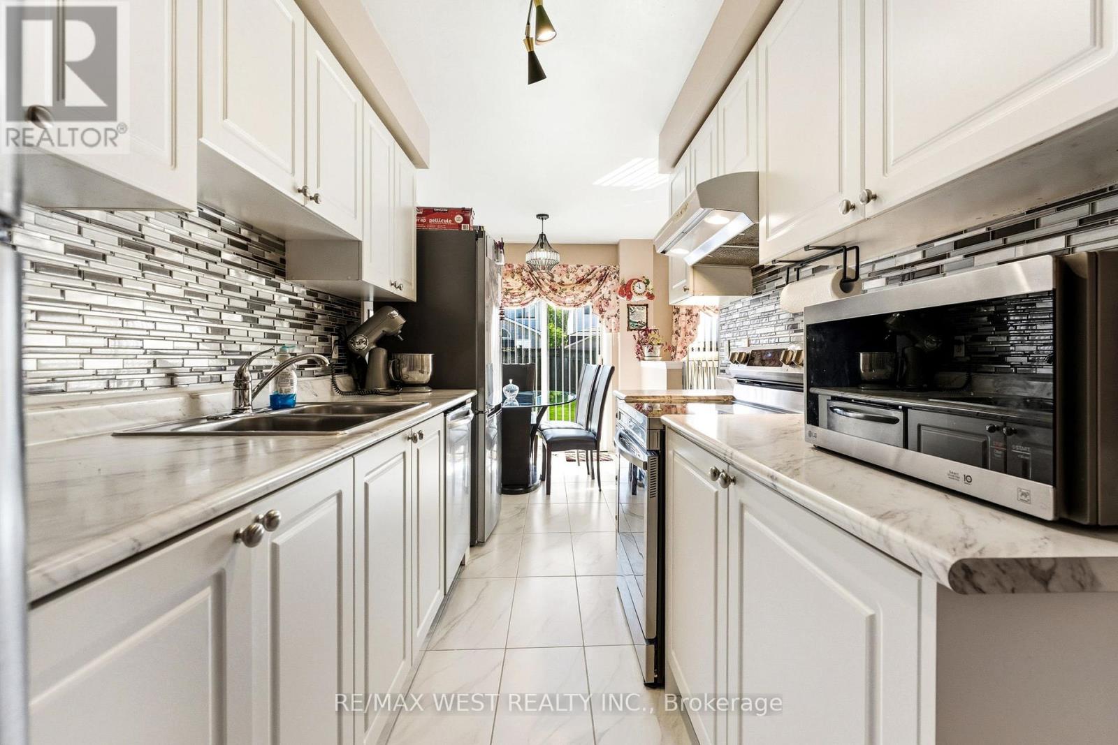 18 NEEDLEWOOD LANE - 7