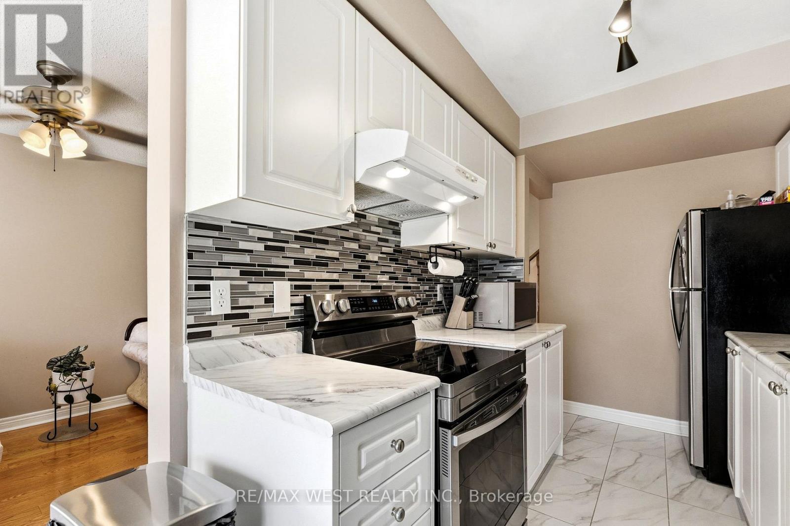 18 NEEDLEWOOD LANE - 9