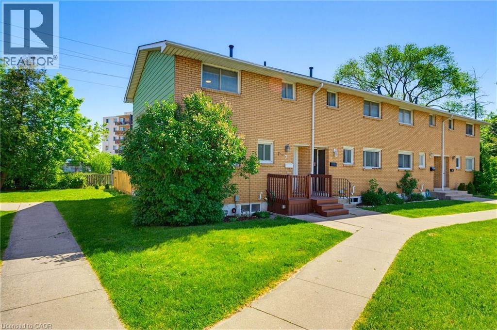 #7 161 BERKINDALE Drive - 3