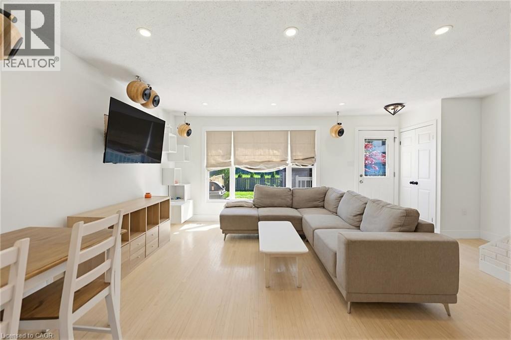 #7 161 BERKINDALE Drive - 6