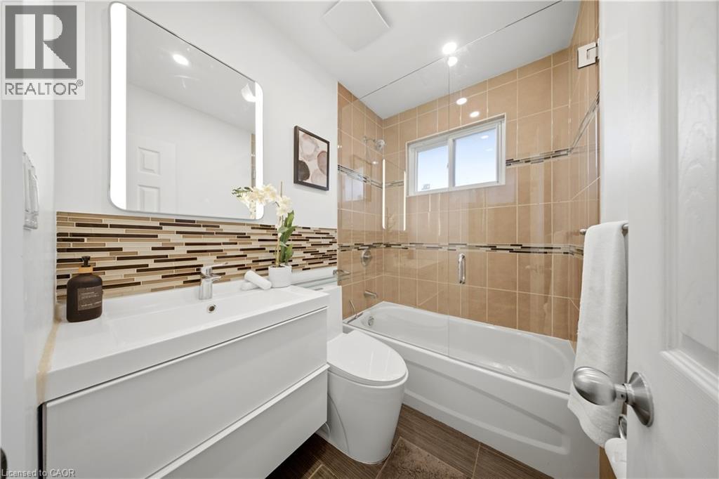 270 ROYWOOD Drive - 22