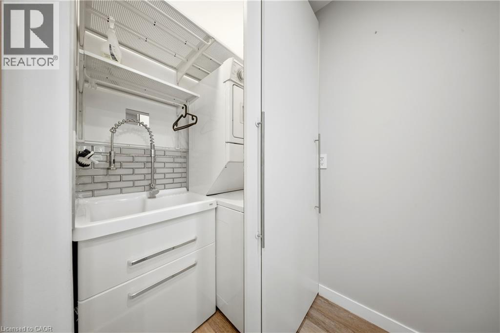 270 ROYWOOD Drive - 26