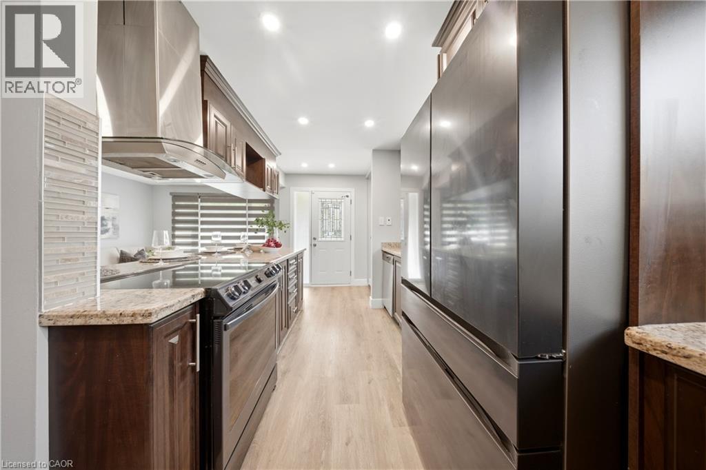 270 ROYWOOD Drive - 8