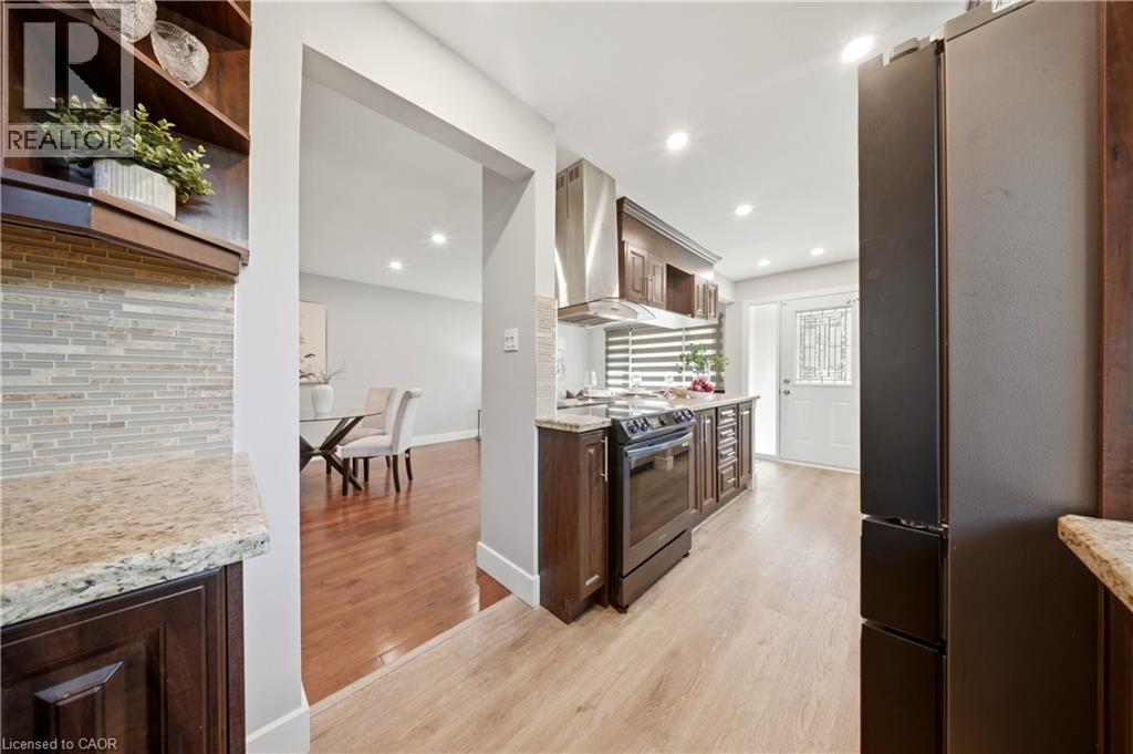 270 ROYWOOD Drive - 9