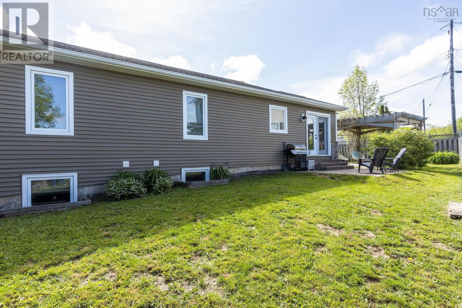 5 Tailfeather Court - 48